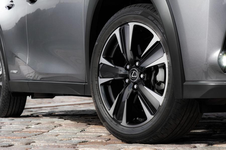 Колеса Lexus UX250h 2018 года  (WW) (фото 32 из 40)